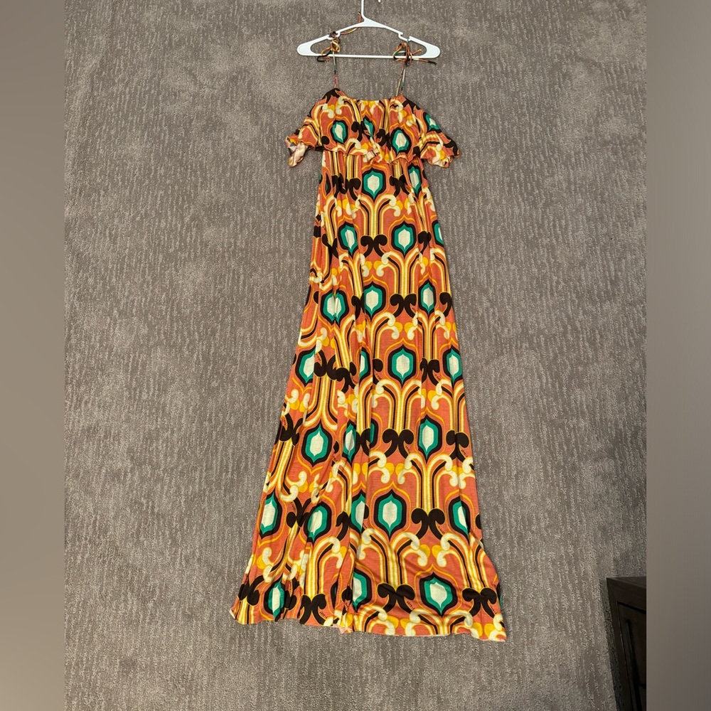 TBagsLosAngeles spaghetti strap ties with ruffled top maxi dress NEVER BEEN WORN